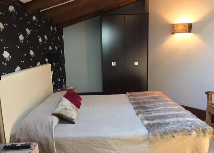 Real Torre Berrueza Отель Эспиноса-де-лос-Монтерос